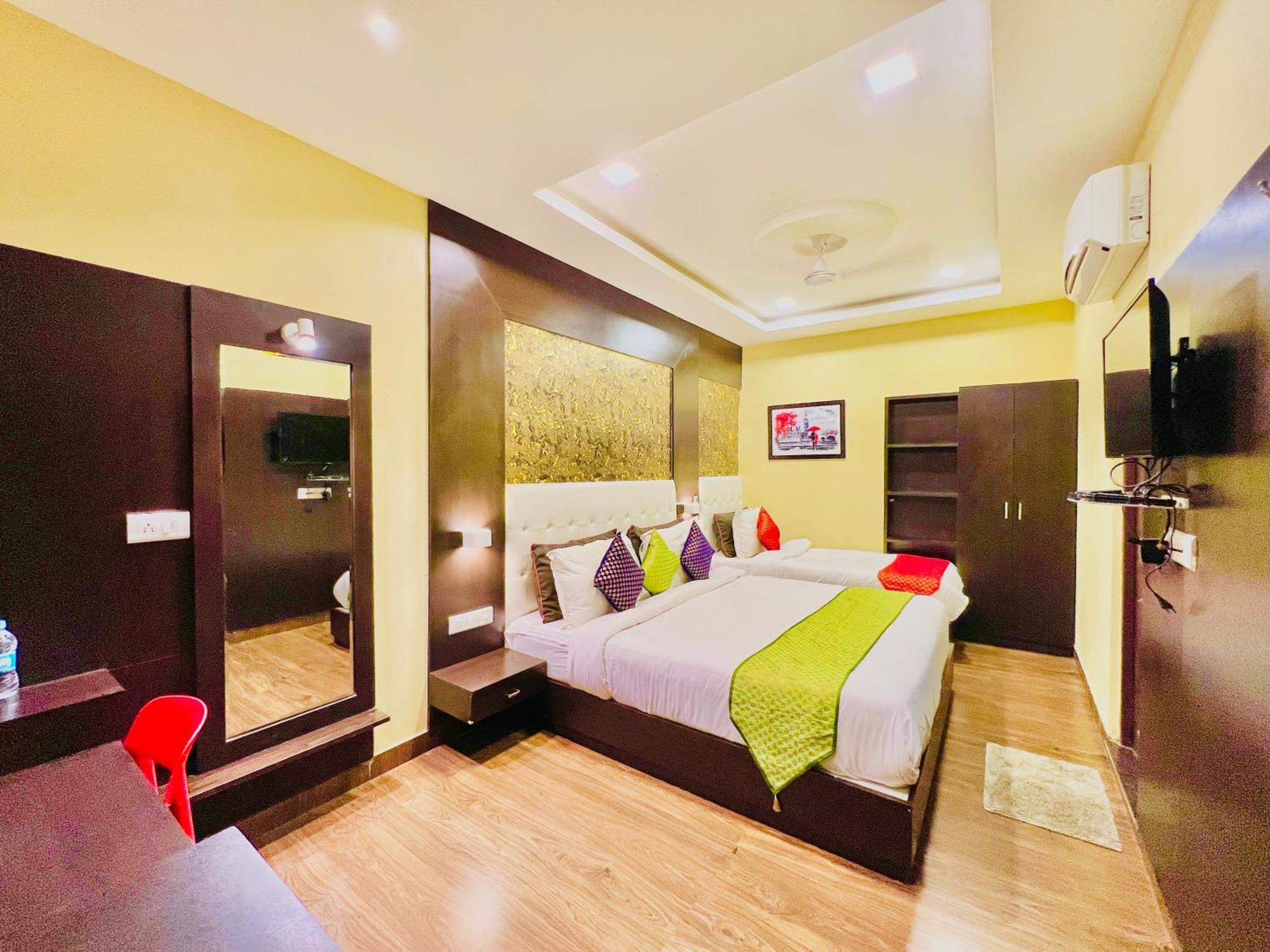 Hotel Grand Bhagwat, Удайпур Екстериор снимка