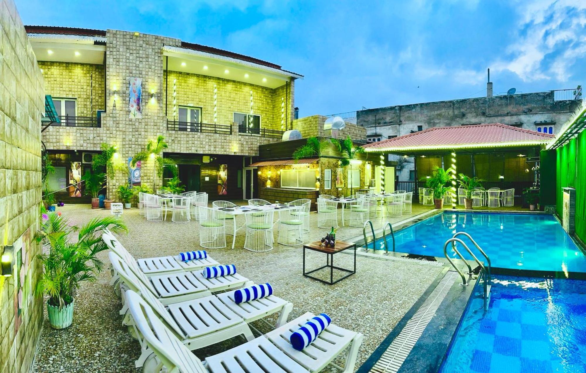 Hotel Grand Bhagwat, Удайпур Екстериор снимка