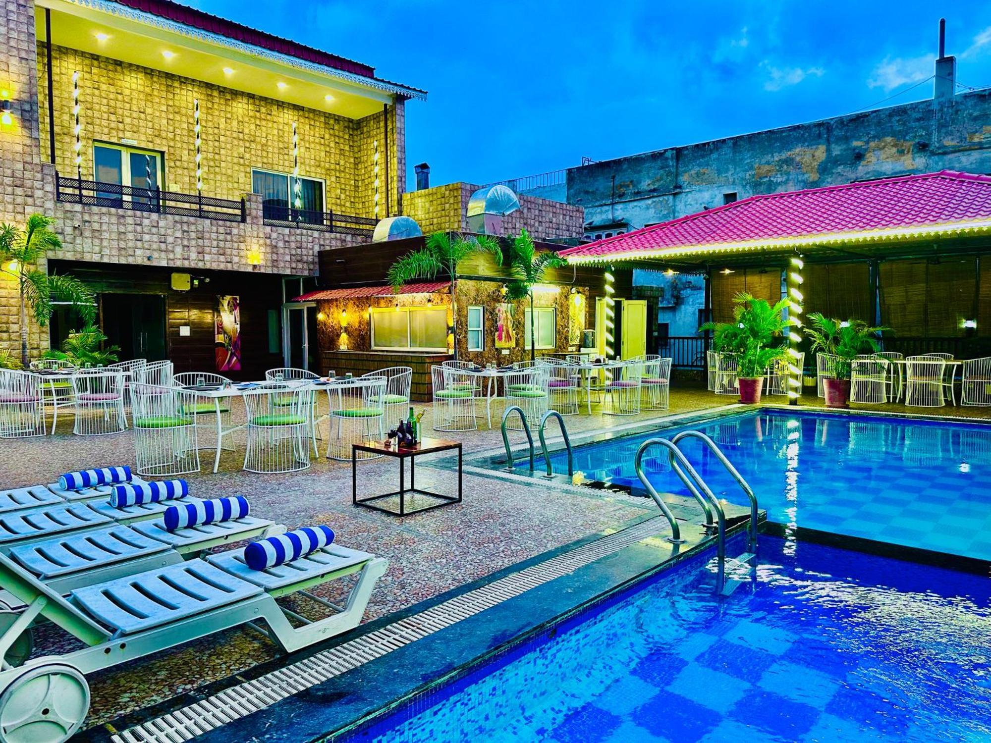 Hotel Grand Bhagwat, Удайпур Екстериор снимка