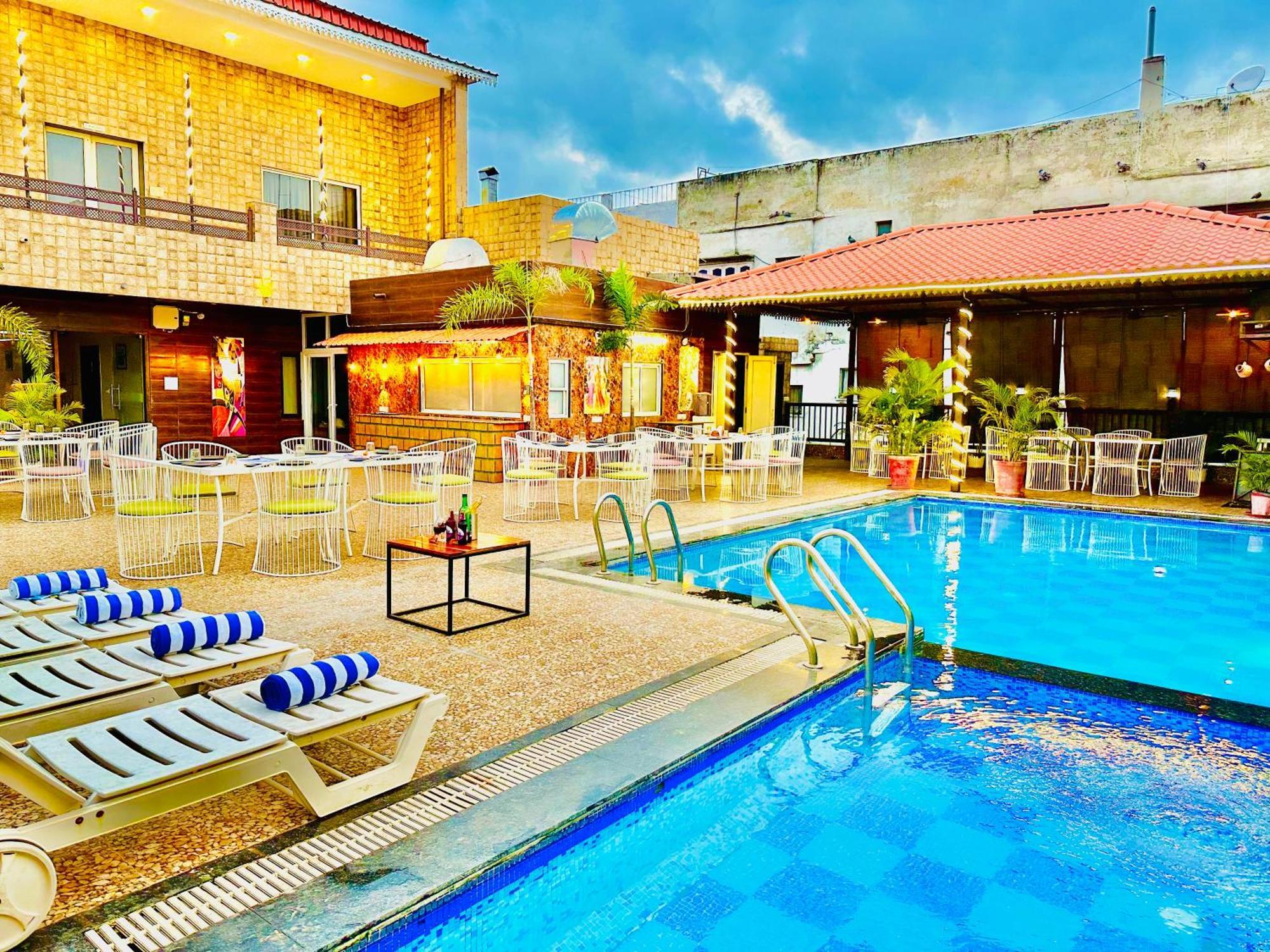 Hotel Grand Bhagwat, Удайпур Екстериор снимка