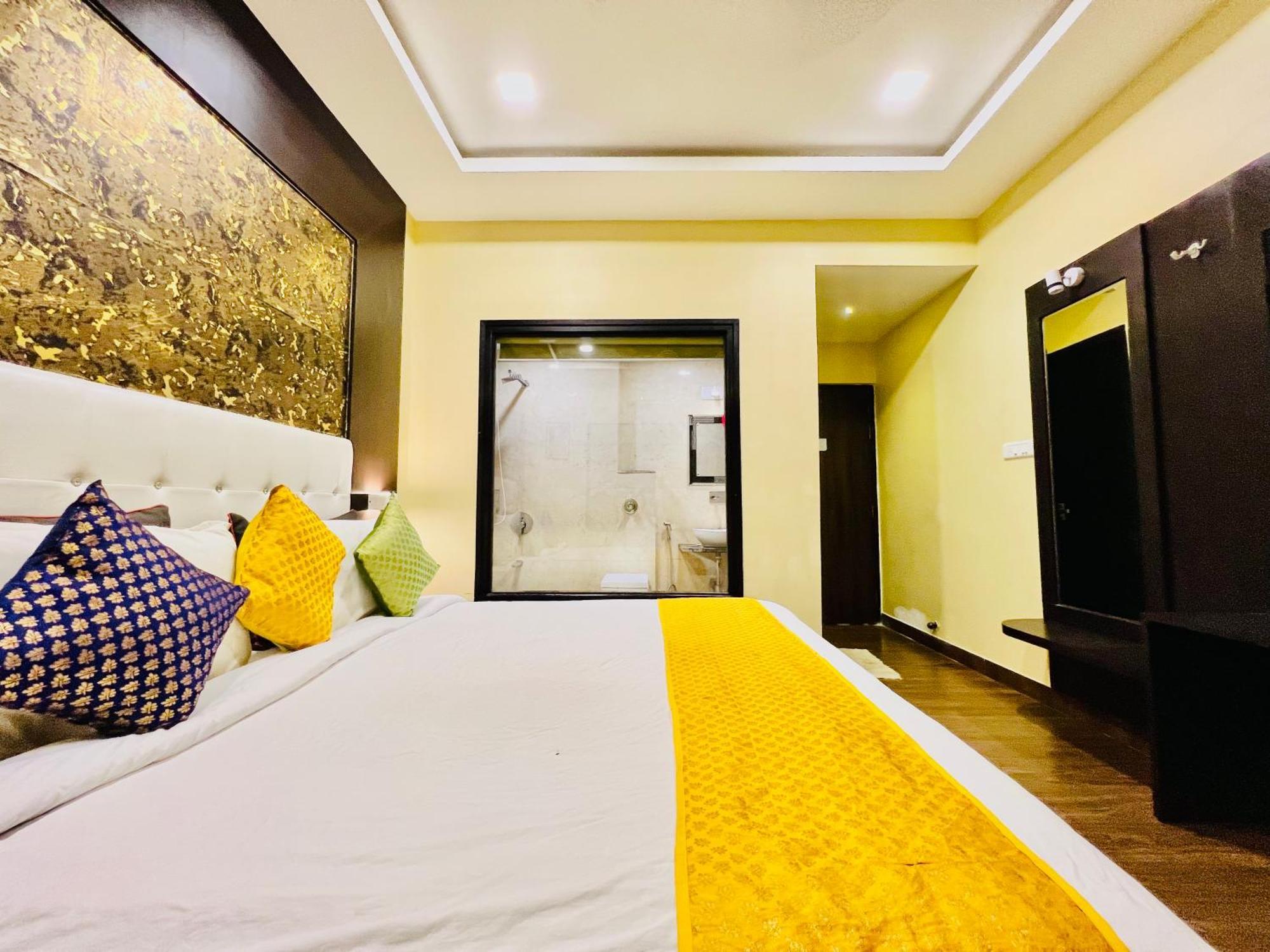 Hotel Grand Bhagwat, Удайпур Екстериор снимка