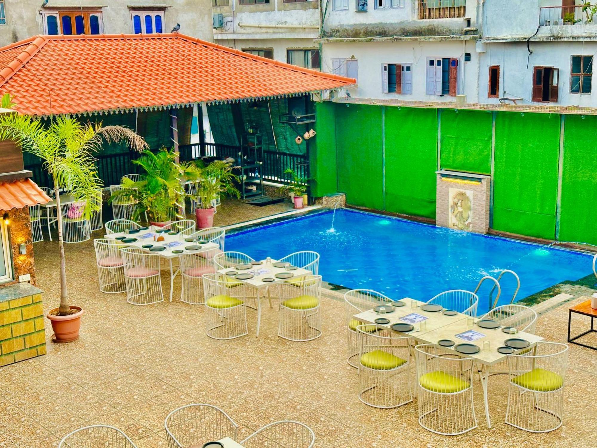 Hotel Grand Bhagwat, Удайпур Екстериор снимка