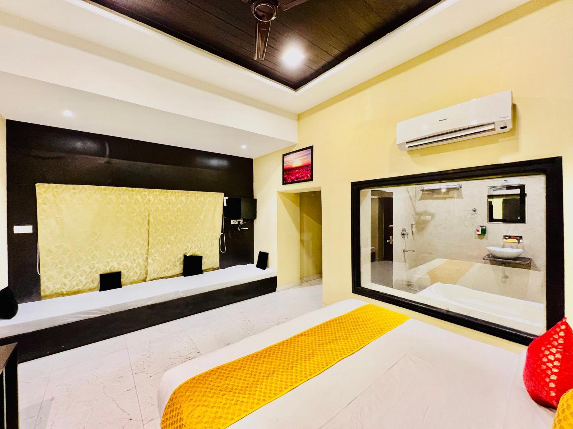 Hotel Grand Bhagwat, Удайпур Екстериор снимка