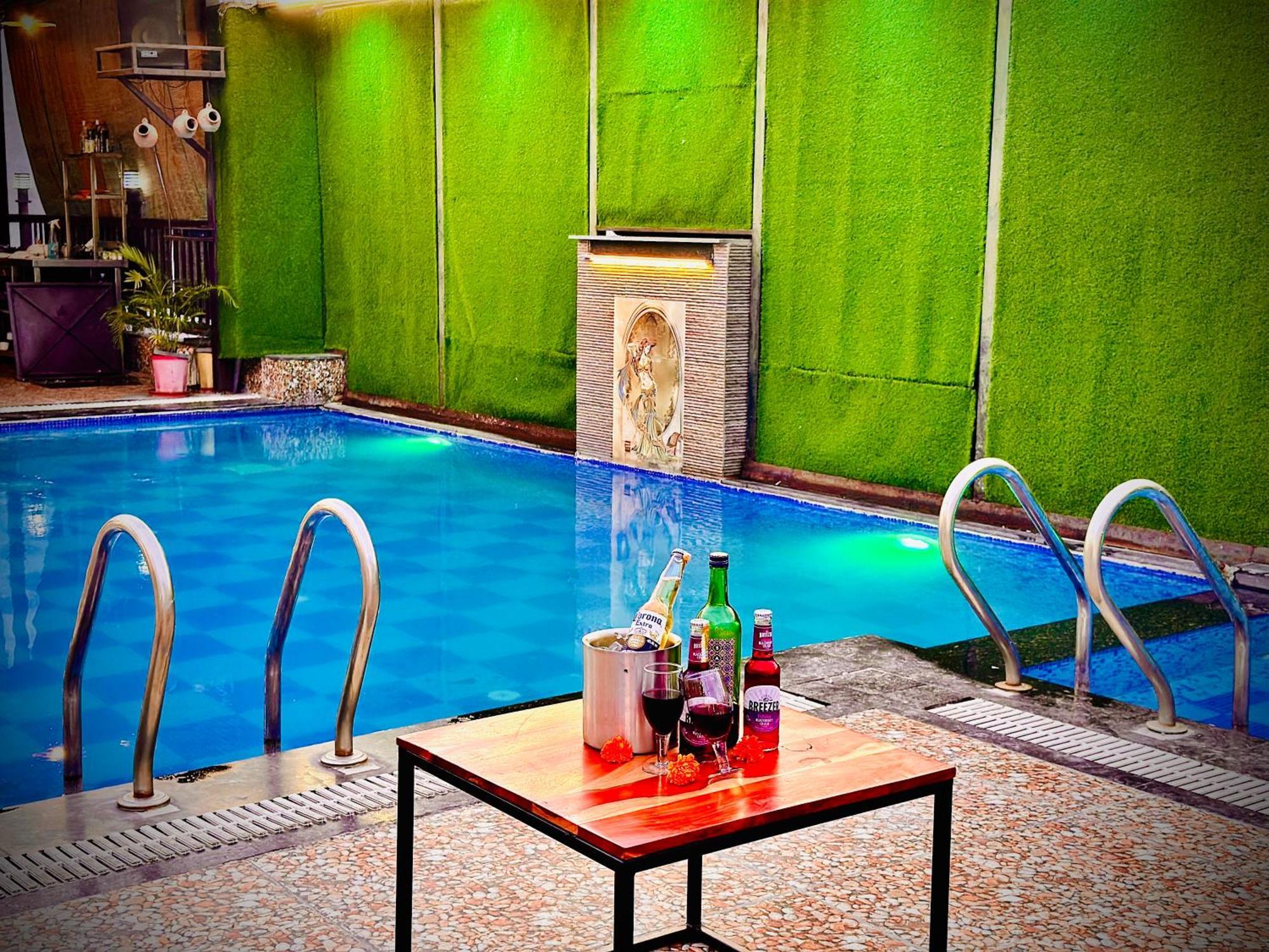 Hotel Grand Bhagwat, Удайпур Екстериор снимка