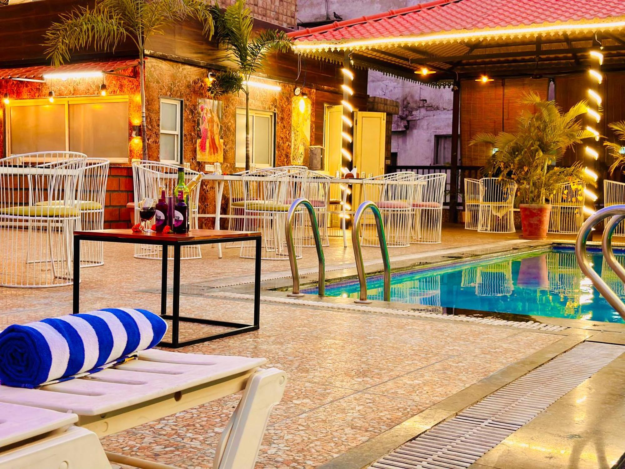 Hotel Grand Bhagwat, Удайпур Екстериор снимка