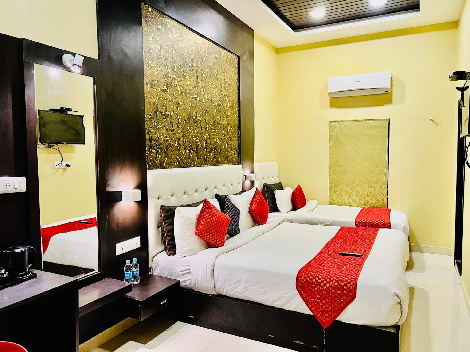 Hotel Grand Bhagwat, Удайпур Екстериор снимка