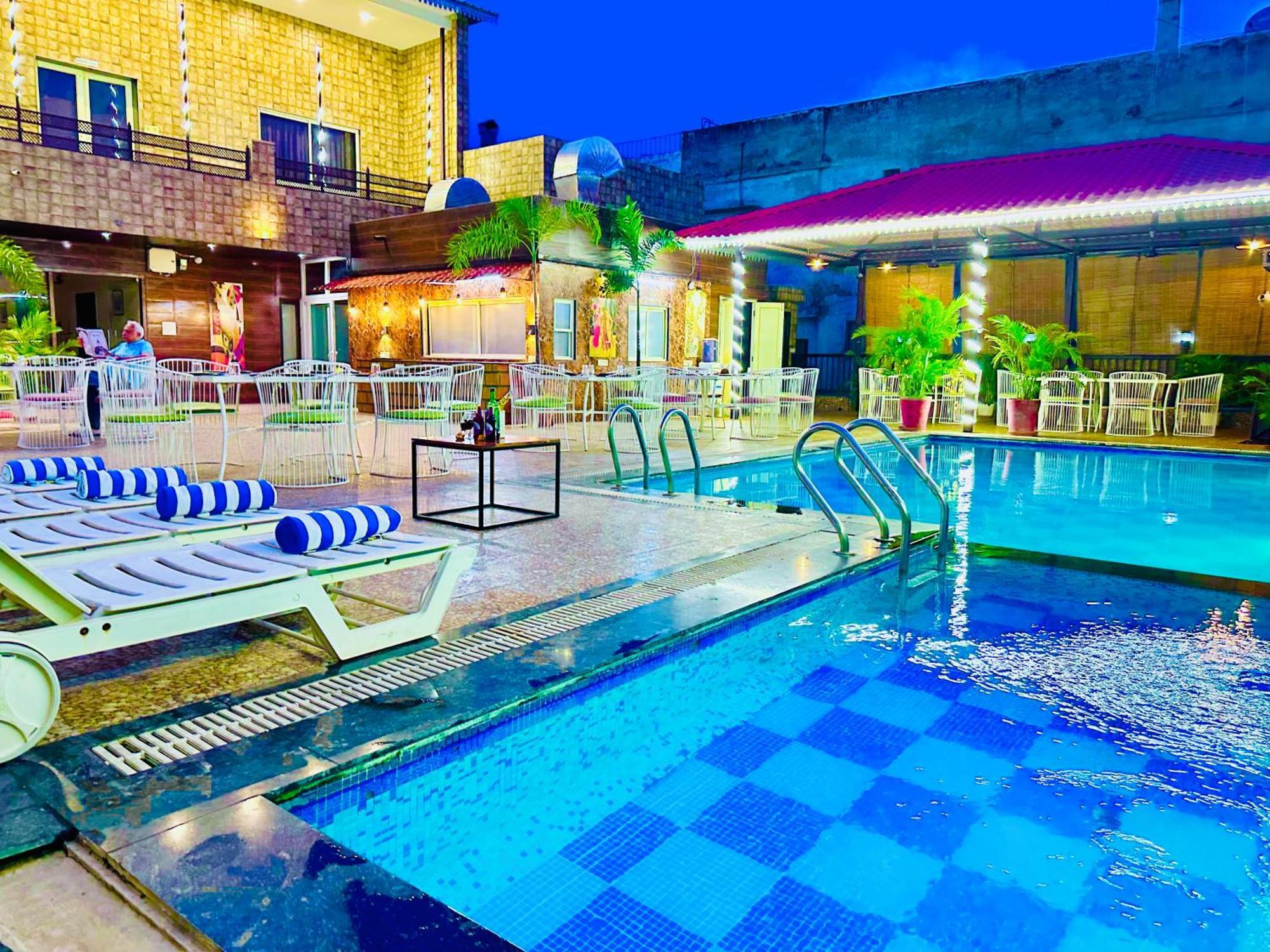 Hotel Grand Bhagwat, Удайпур Екстериор снимка